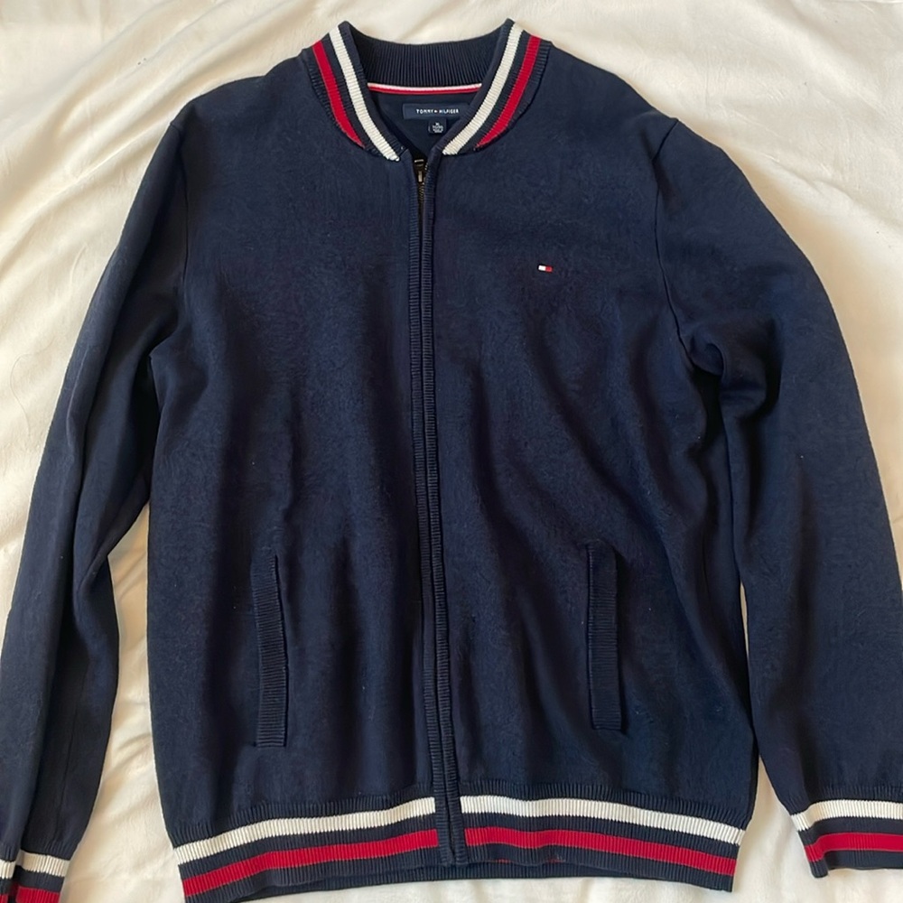 Men’s zip up sweater. Size XL